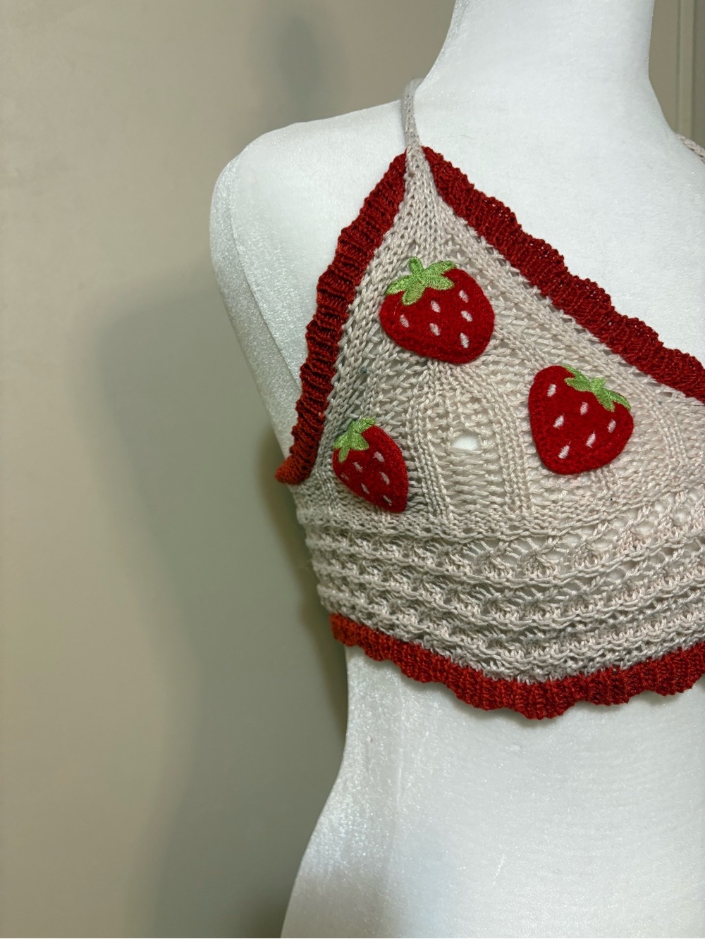 ROMWE Beige Knit Crop Top with Red Trim - Picture 3 of 6